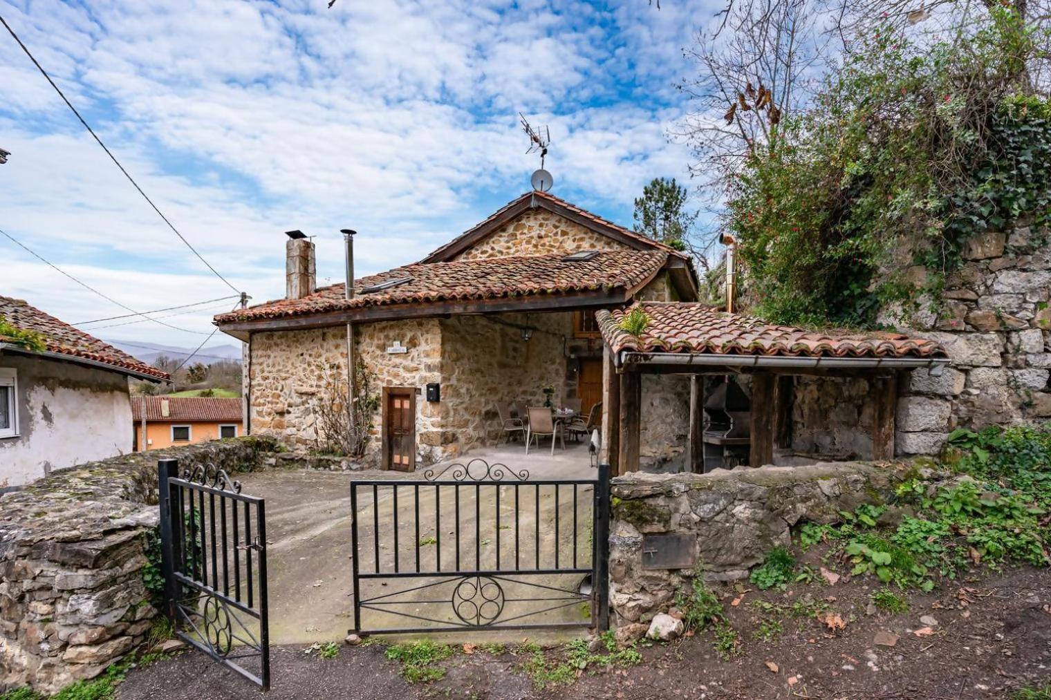 Casa Rural La Carrozal Senda Del Oso Orelleiru Ngoại thất bức ảnh